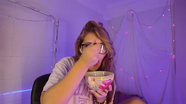 Giia paiige18 online show from December 2025 02:06:01 AM