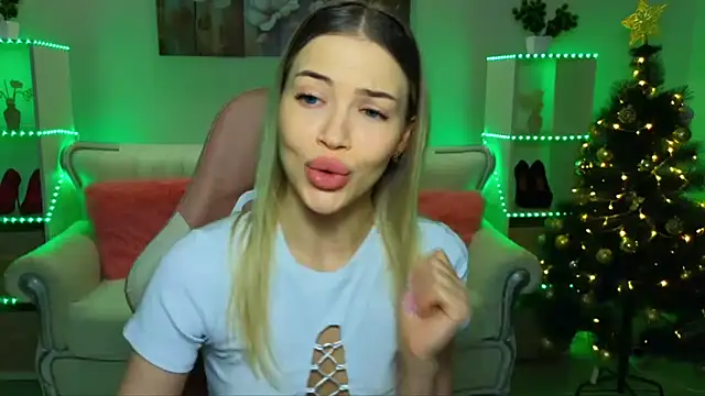 EmmyMills online show from December 2025 10:28:02 PM