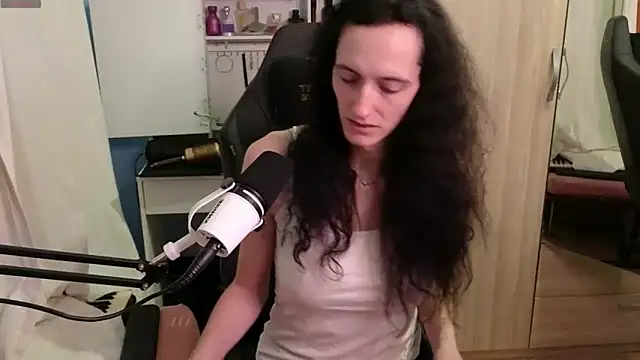 MemiKouki online show from March 2026 07:04:02 PM