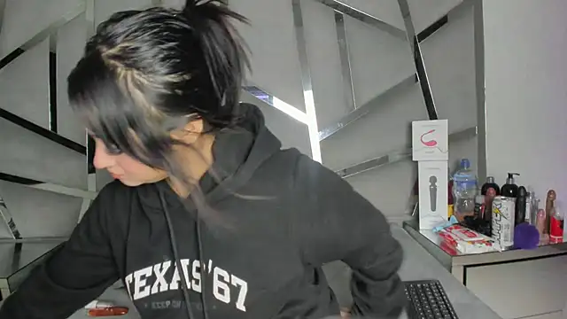 Catherinee69 x online show from November 2025 04:46:02 AM