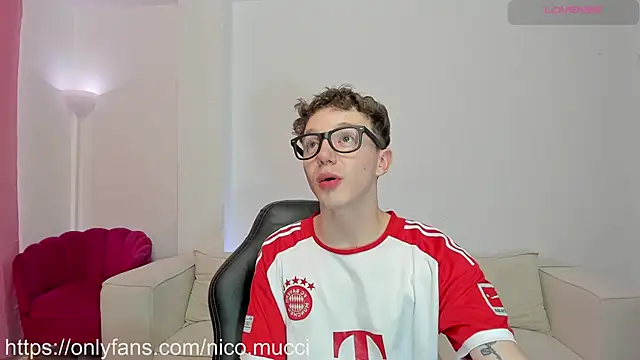 Snapshot of niico_18 chatting on December 2024 02:08:02 PM niico 18 online show from December 2024 02:08:02 PM