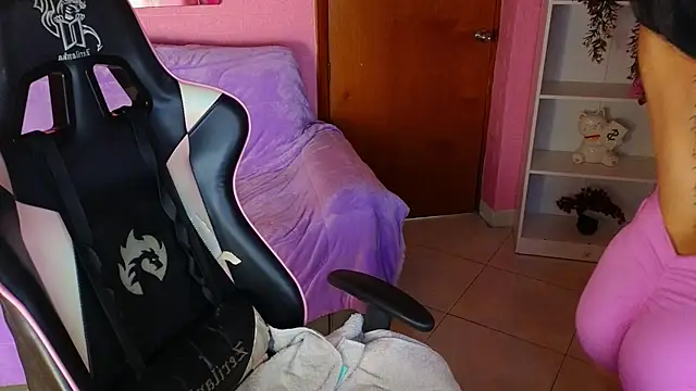 keity moon online show from June 2026 06:44:01 PM