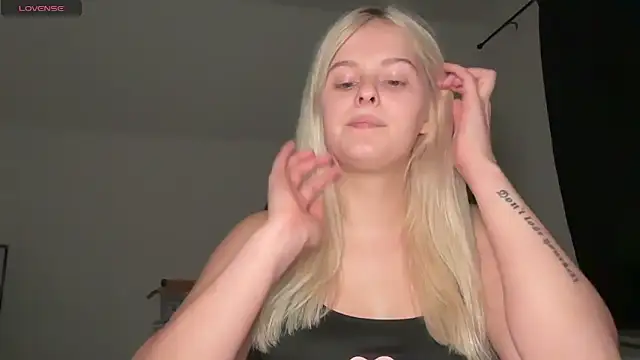 Allylove03 online show from September 2025 05:57:02 PM