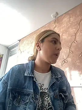 Snapshot of Miabonnett_ chatting on November 2025 12:16:02 PM Miabonnett online show from November 2025 12:16:02 PM