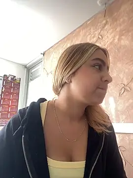 Snapshot of Miabonnett_ chatting on December 2025 12:25:02 PM Miabonnett online show from December 2025 12:25:02 PM