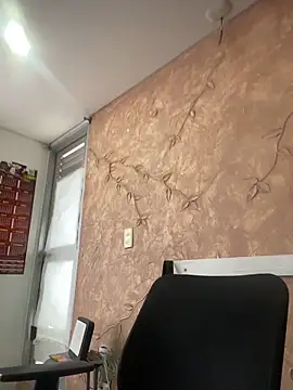 Snapshot of Miabonnett_ chatting on December 2025 12:11:02 PM Miabonnett online show from December 2025 12:11:02 PM