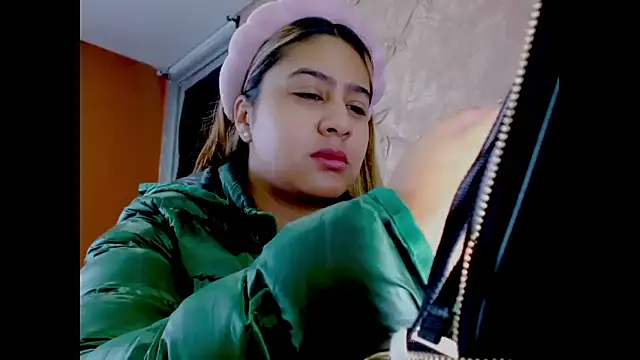 Snapshot of Miabonnett_ chatting on January 2026 12:21:01 PM Miabonnett online show from January 2026 12:21:01 PM