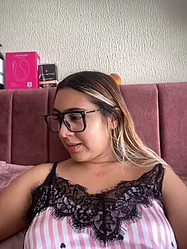 Snapshot of Miabonnett_ chatting on February 2026 03:21:02 PM Miabonnett online show from February 2026 03:21:02 PM