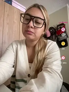 Snapshot of Miabonnett_ chatting on May 2026 02:47:01 PM Miabonnett online show from May 2026 02:47:01 PM