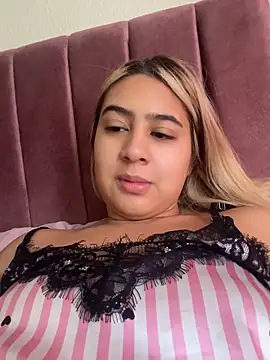 Snapshot of Miabonnett_ chatting on May 2026 11:50:01 AM Miabonnett online show from May 2026 11:50:01 AM