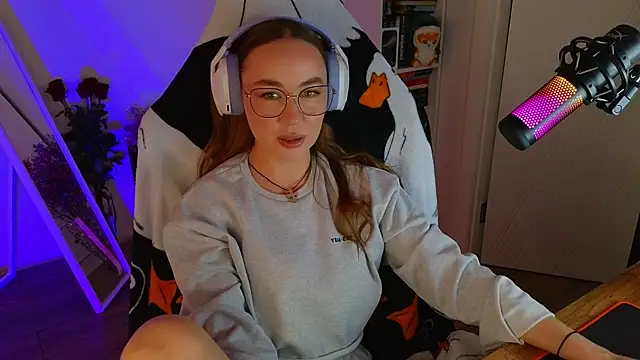 Snapshot of Emili1- chatting on March 2025 01:19:02 PM Emili1- online show from March 2025 01:19:02 PM