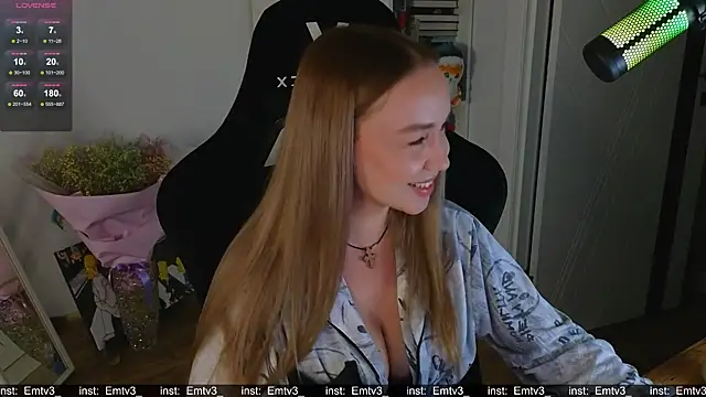 Snapshot of Emili1- chatting on November 2025 02:09:01 PM Emili1- online show from November 2025 02:09:01 PM