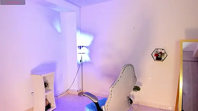 amelyaDreams online show from December 2025 08:03:01 PM