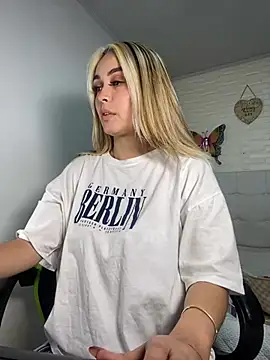 Snapshot of emma_oxford chatting on February 2025 08:35:02 PM emma oxford online show from February 2025 08:35:02 PM