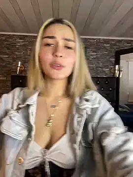 Snapshot of emma_oxford chatting on March 2025 08:57:01 PM emma oxford online show from March 2025 08:57:01 PM