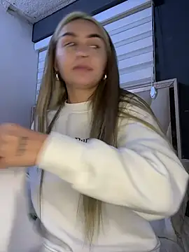 Snapshot of emma_oxford chatting on February 2026 04:30:01 AM emma oxford online show from February 2026 04:30:01 AM