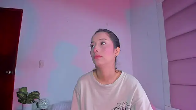 little-Emma online show from October 2025 03:13:02 AM