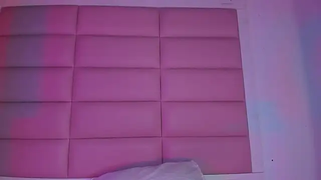 little-Emma online show from December 2025 03:11:01 AM