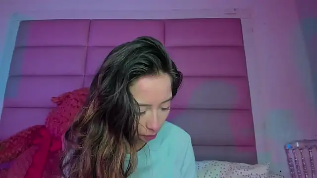 little-Emma online show from December 2025 03:36:01 AM