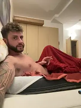 michifolli92 online show from November 2025 10:30:01 PM