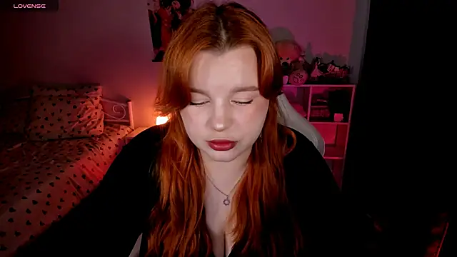 Snapshot of _Lisa_x chatting on October 2025 12:04:02 PM  Lisa x online show from October 2025 12:04:02 PM