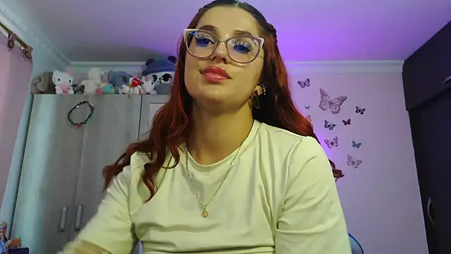 Snapshot of caroline_jonson chatting on April 2026 03:22:02 PM caroline jonson online show from April 2026 03:22:02 PM