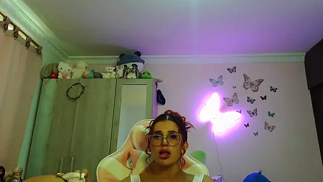 Snapshot of caroline_jonson chatting on April 2026 05:10:02 PM caroline jonson online show from April 2026 05:10:02 PM
