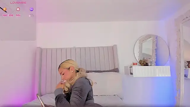 Shelynna azzul online show from June 2026 12:21:02 PM