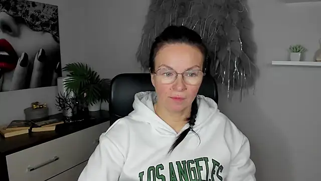 HelenLuxx online show from January 2025 06:41:02 AM