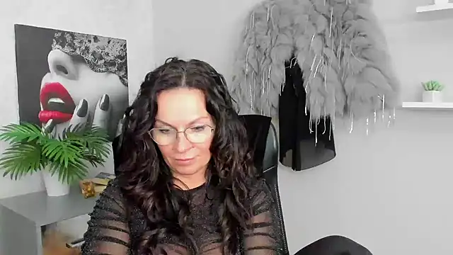 HelenLuxx online show from February 2025 01:43:02 PM