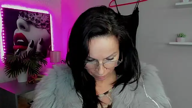 HelenLuxx online show from February 2025 11:06:02 AM