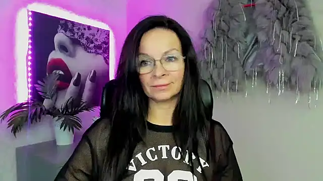 HelenLuxx online show from November 2025 04:31:02 PM