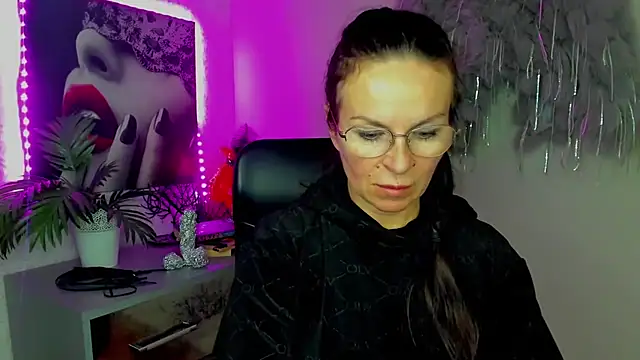 HelenLuxx online show from February 2026 03:50:02 PM