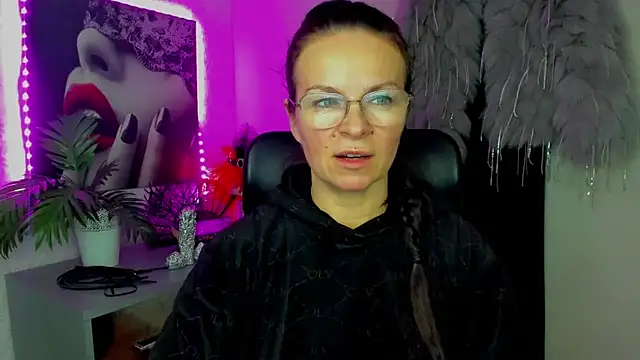 HelenLuxx online show from February 2026 04:02:01 PM
