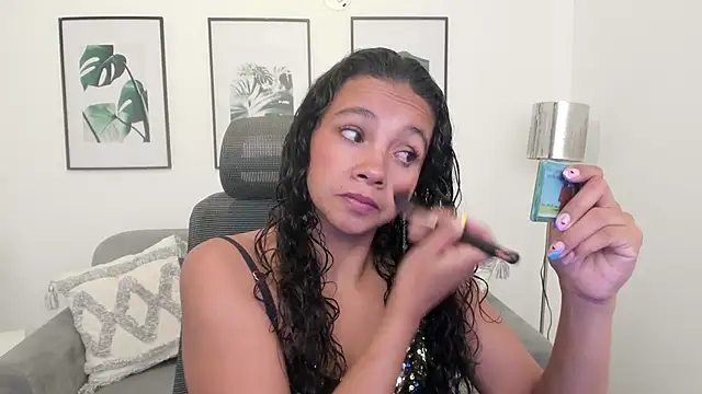 leslyflorez online show from February 2025 09:21:02 PM