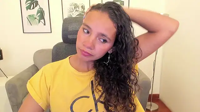 leslyflorez online show from February 2025 09:04:02 PM