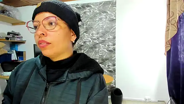 Snapshot of THEBOSSLARA chatting on February 2025 05:53:01 PM THEBOSSLARA online show from February 2025 05:53:01 PM