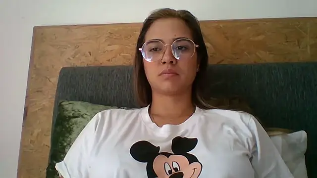 trianabell online show from December 2025 03:17:01 PM