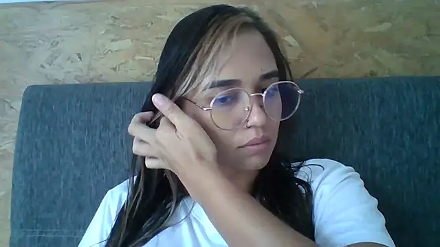 trianabell online show from December 2025 04:25:02 PM