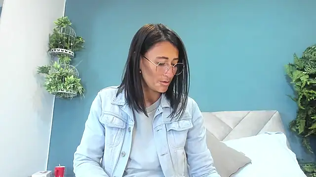 Snapshot of SharisWillian chatting on July 2026 03:54:01 AM SharisWillian online show from July 2026 03:54:01 AM