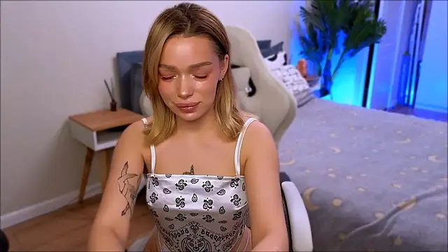 Lily Yin online show from December 2025 05:36:02 AM