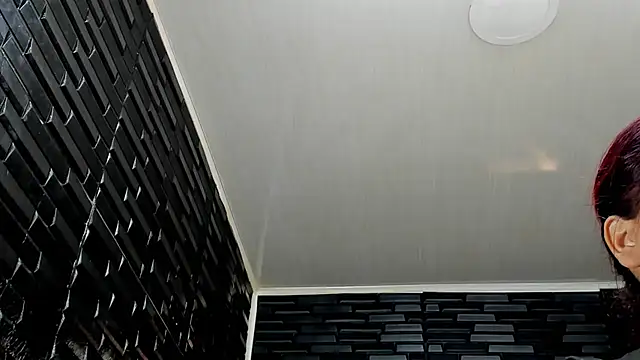 Snapshot of DaianaLutz chatting on November 2025 02:54:01 PM DaianaLutz online show from November 2025 02:54:01 PM