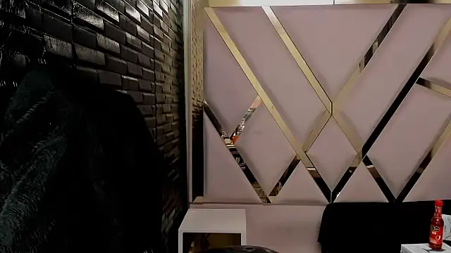 Snapshot of DaianaLutz chatting on November 2025 01:04:02 AM DaianaLutz online show from November 2025 01:04:02 AM