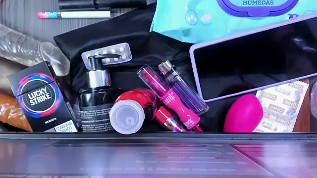 Snapshot of DaianaLutz chatting on November 2025 07:17:01 PM DaianaLutz online show from November 2025 07:17:01 PM