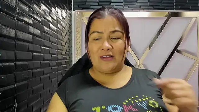 Snapshot of DaianaLutz chatting on December 2025 02:01:01 PM DaianaLutz online show from December 2025 02:01:01 PM