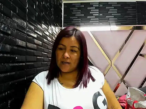 Snapshot of DaianaLutz chatting on December 2025 02:25:01 PM DaianaLutz online show from December 2025 02:25:01 PM