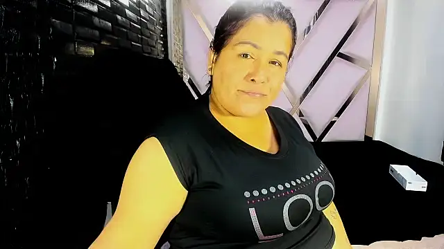 Snapshot of DaianaLutz chatting on January 2026 01:58:01 PM DaianaLutz online show from January 2026 01:58:01 PM