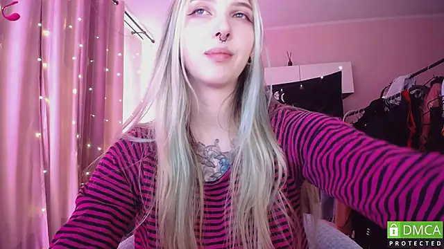 Snapshot of JustMeowGirl chatting on May 2026 07:05:02 AM JustMeowGirl online show from May 2026 07:05:02 AM