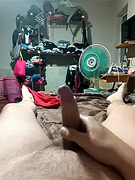 Snapshot of Aledw9 chatting on February 2026 05:48:02 AM Aledw9 online show from February 2026 05:48:02 AM