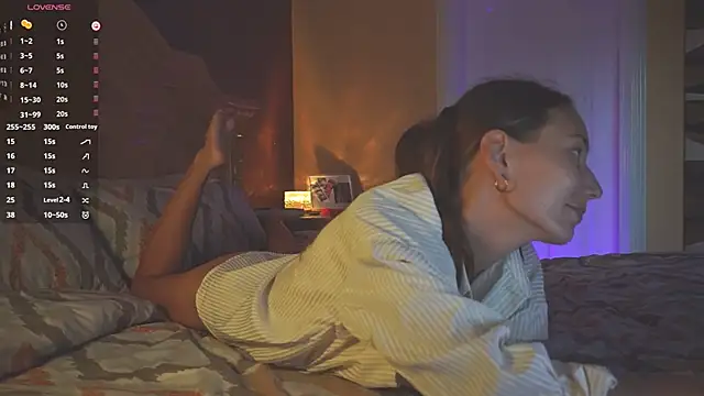 naiviv online show from February 2025 10:36:02 PM